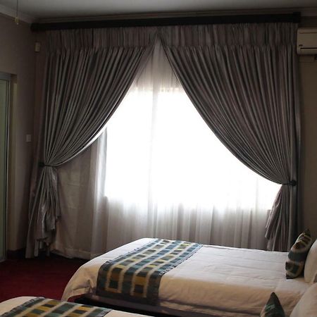 Triple Palms Bed&Breakfast Gaborone Exterior foto