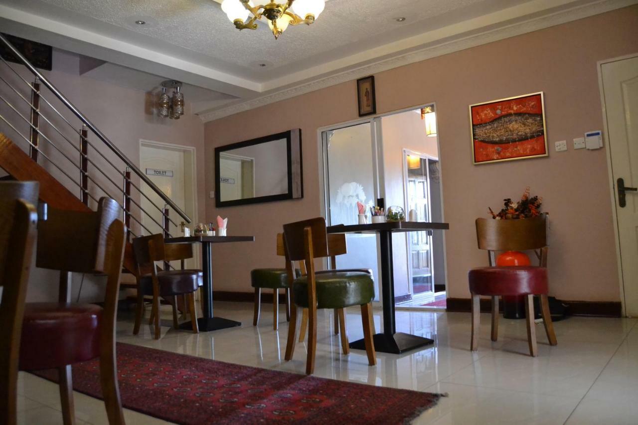 Triple Palms Bed&Breakfast Gaborone Exterior foto