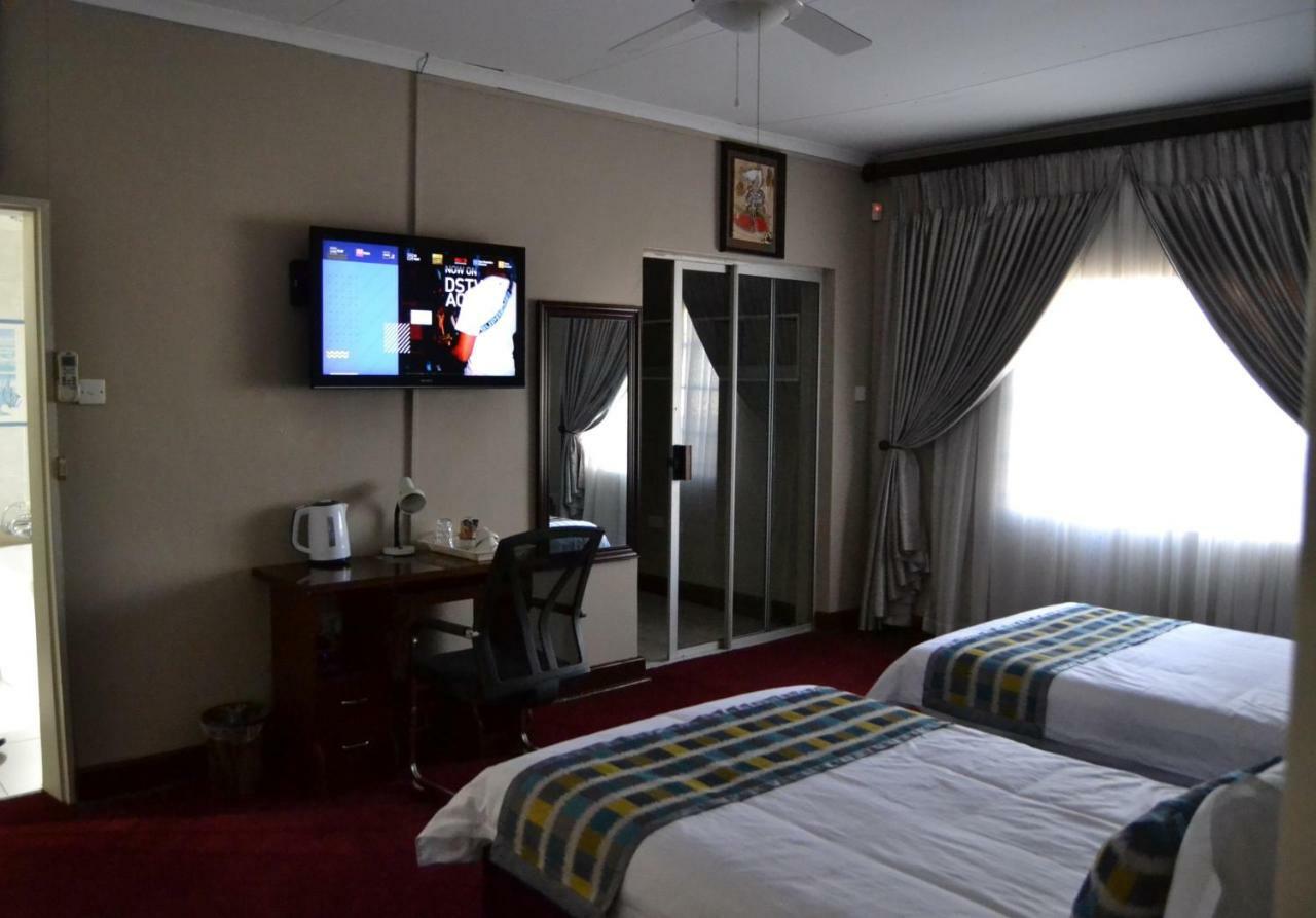 Triple Palms Bed&Breakfast Gaborone Exterior foto
