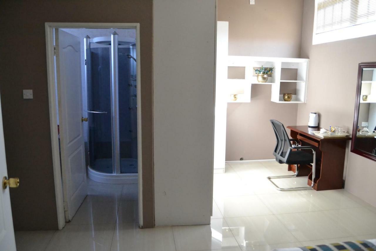 Triple Palms Bed&Breakfast Gaborone Exterior foto