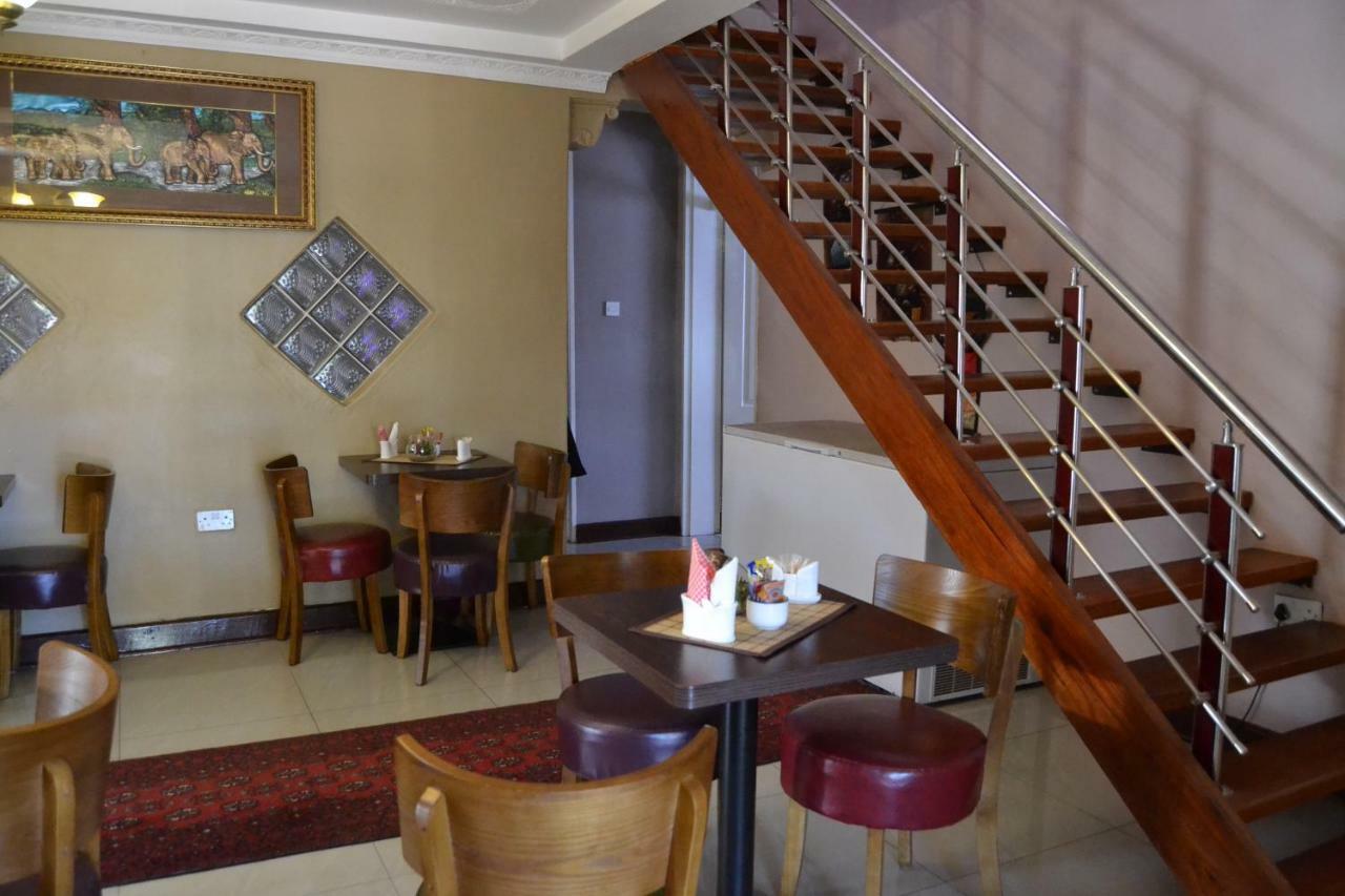 Triple Palms Bed&Breakfast Gaborone Exterior foto