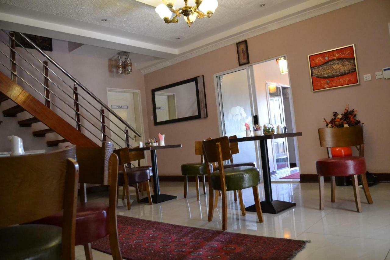 Triple Palms Bed&Breakfast Gaborone Exterior foto